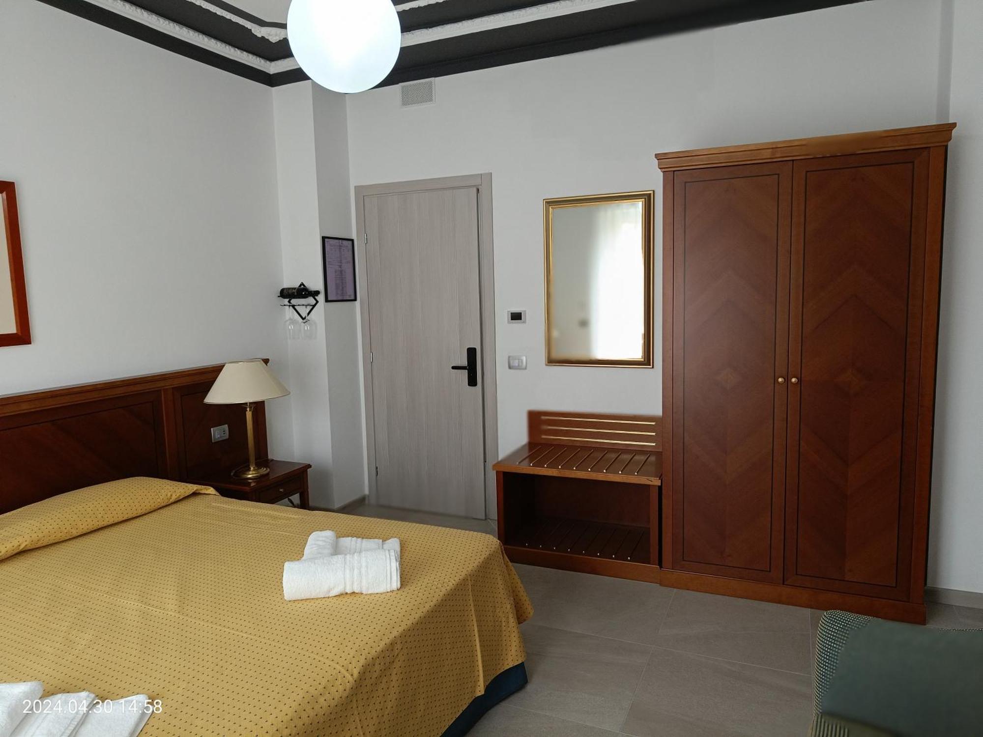 Villa Mariana Bed And Breakfast Saluzzo Exteriör bild
