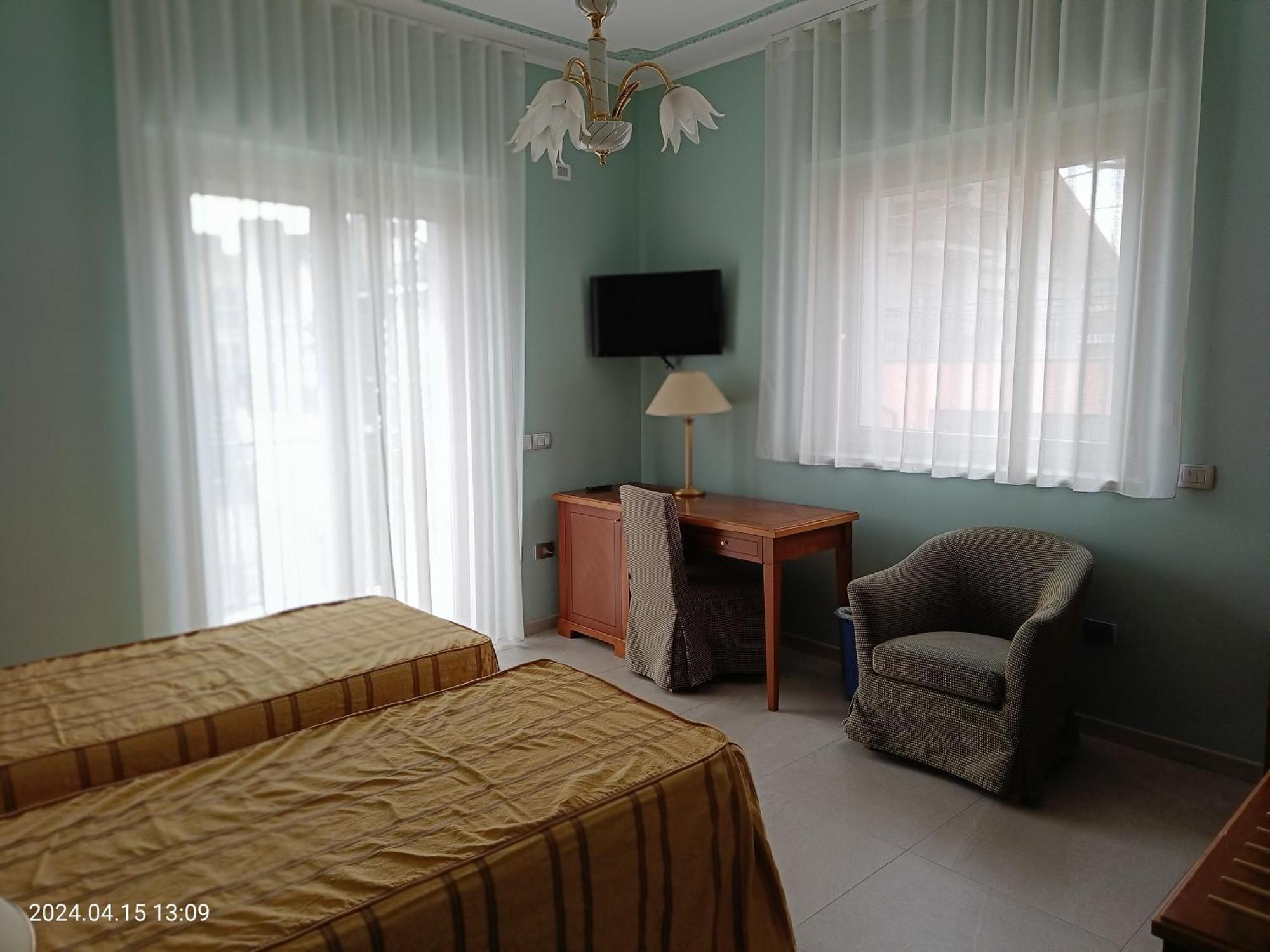 Villa Mariana Bed And Breakfast Saluzzo Exteriör bild